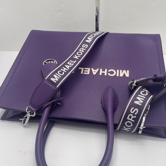 MICHAEL KORS Mirella Medium EW Pebbled Leather Tote Bag
Dark Purple
NWT - Picture 8 of 16